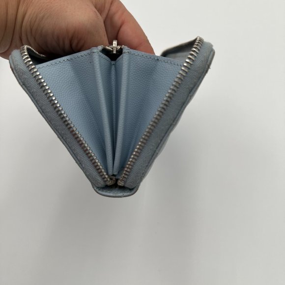 YSL Chevron  'Monogram' Zip Around Quilted Calfskin in Sugar Sand - Picture 9 of 12